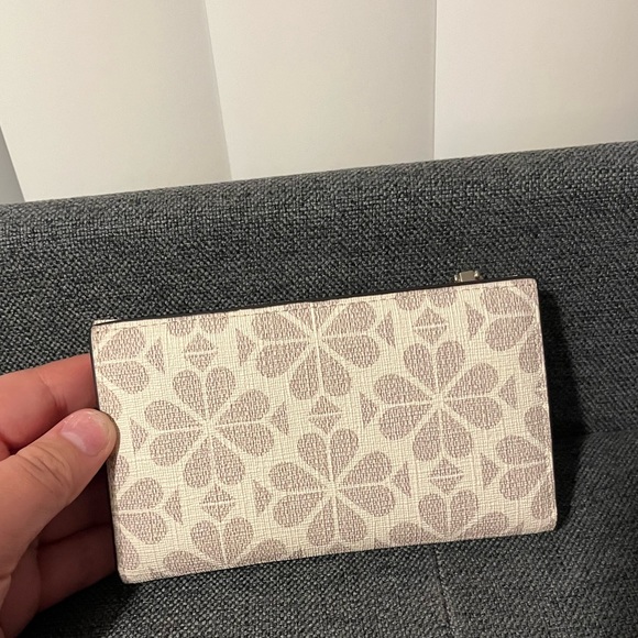 SOLD!!!Kate Spade New York Spade Flower Canvas Small Slim Bifold Wallet - Picture 3 of 7